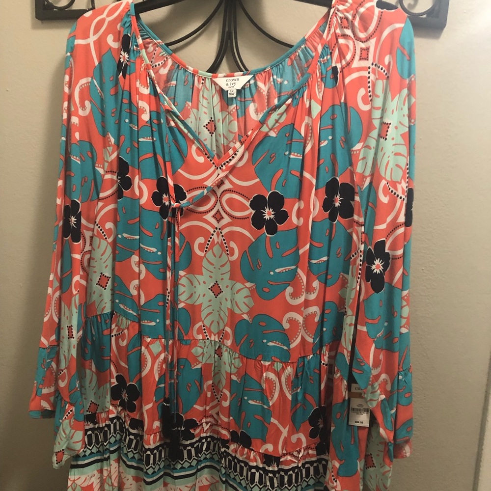Beautiful Crown &Ivy Plus size blouse.